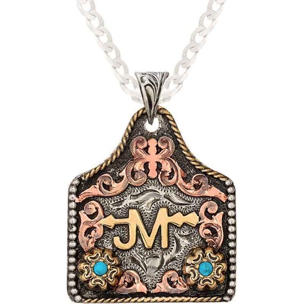 Vas a amar este dije personalizable. Sobre una base de alpaca y un acabado rústico, adornado con dos flores en su parte inferior a las cual le puedes cambiar el color de las zirconias. Sus grabados a mano de tumbaga te van a deleitar y en su centro puedes